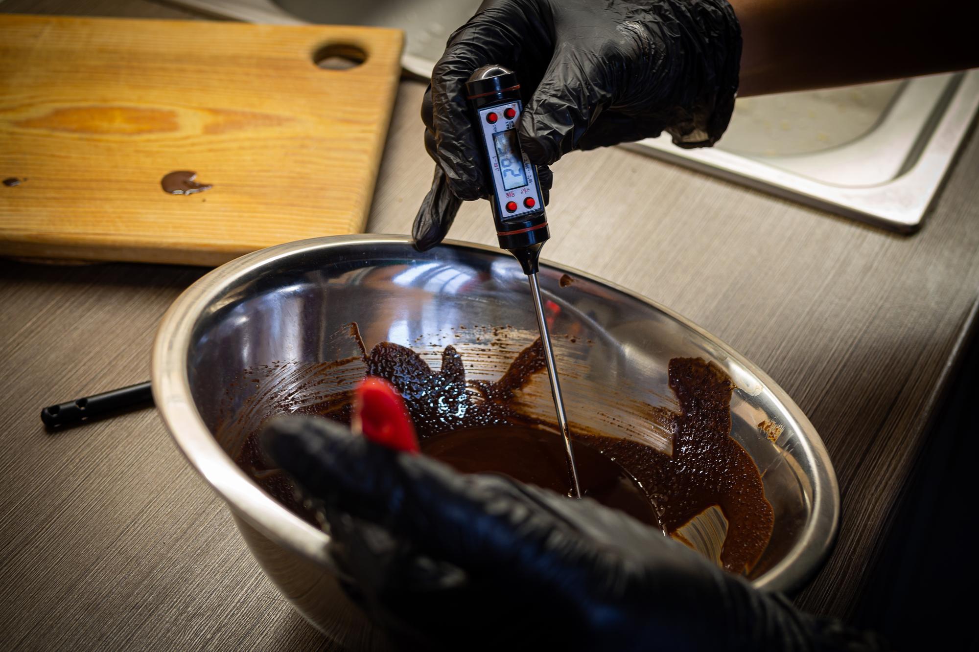 Proces przygotowania sosu z użyciem technologii sous-vide